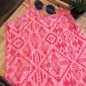 ✨Victoria’s Secret Pink razor back tank✨